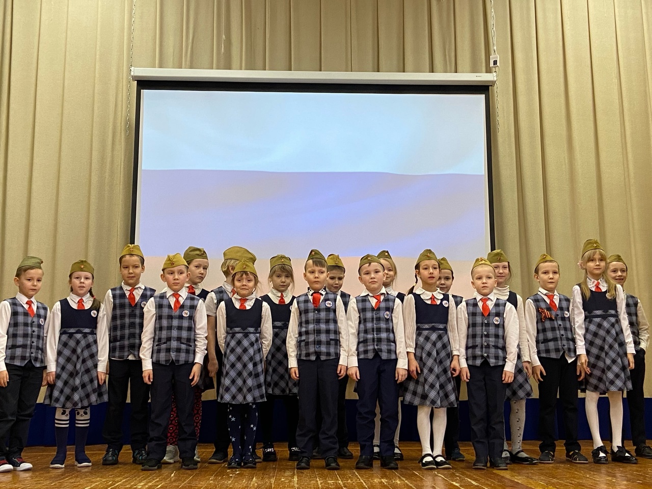 16 февраля среди учащихся 1 классов прошла «Битва хоров», посвящённая Дню защитника Отечества. 