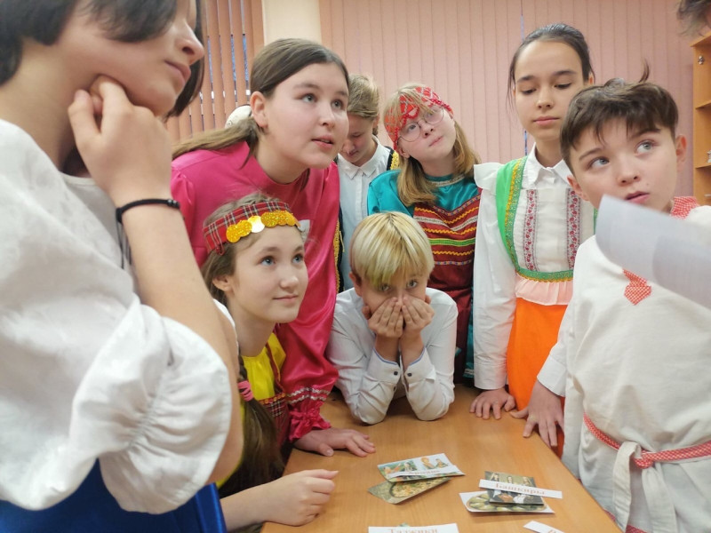 16 ноября в 6х классах прошла Квест-игра по станциям, посвящённая Дню народного единства..